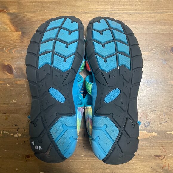KEEN Closed Toe Sandal, Vivid Blue/Original Tie Dye Unisex Big Kids Size US 5 - Picture 6 of 11